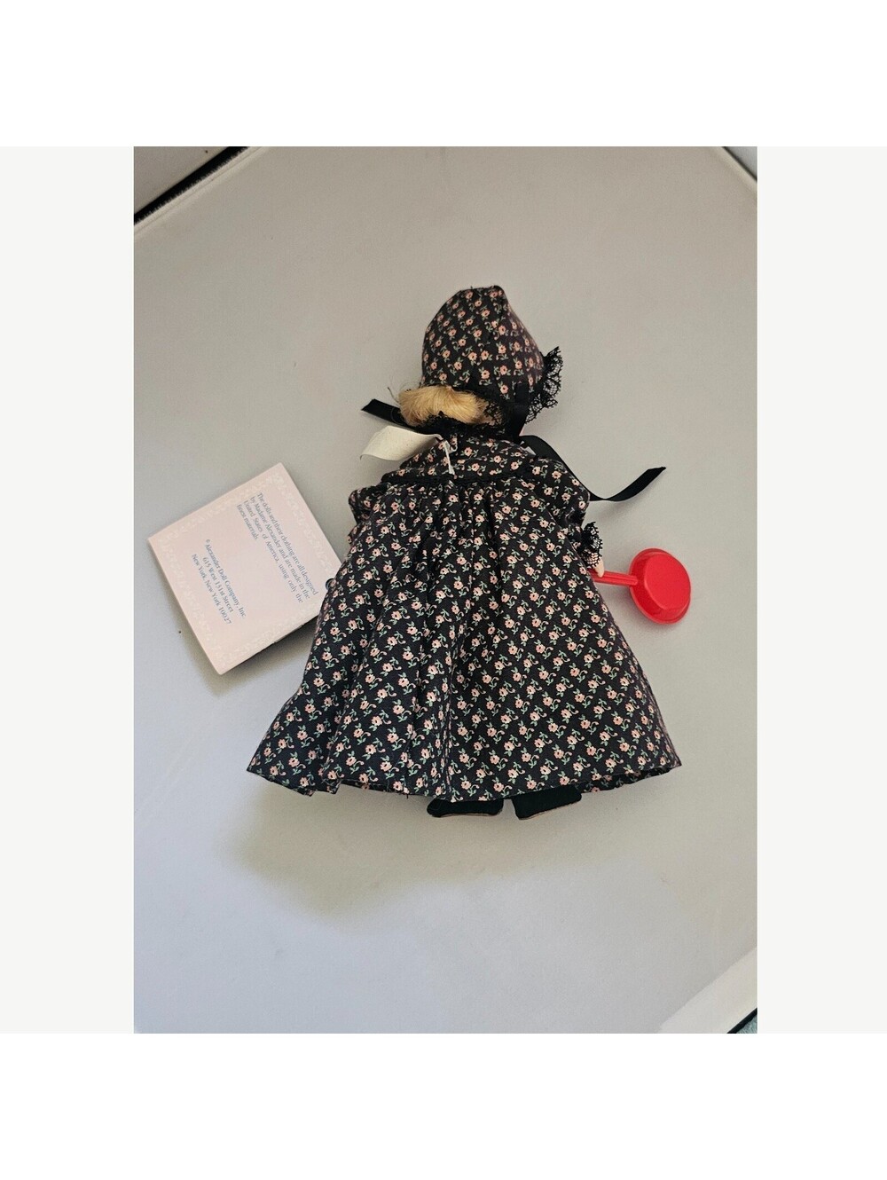 Madame Alexander 'Mother Hubbard' Miniature Showcase Doll - Picture 2 of 6